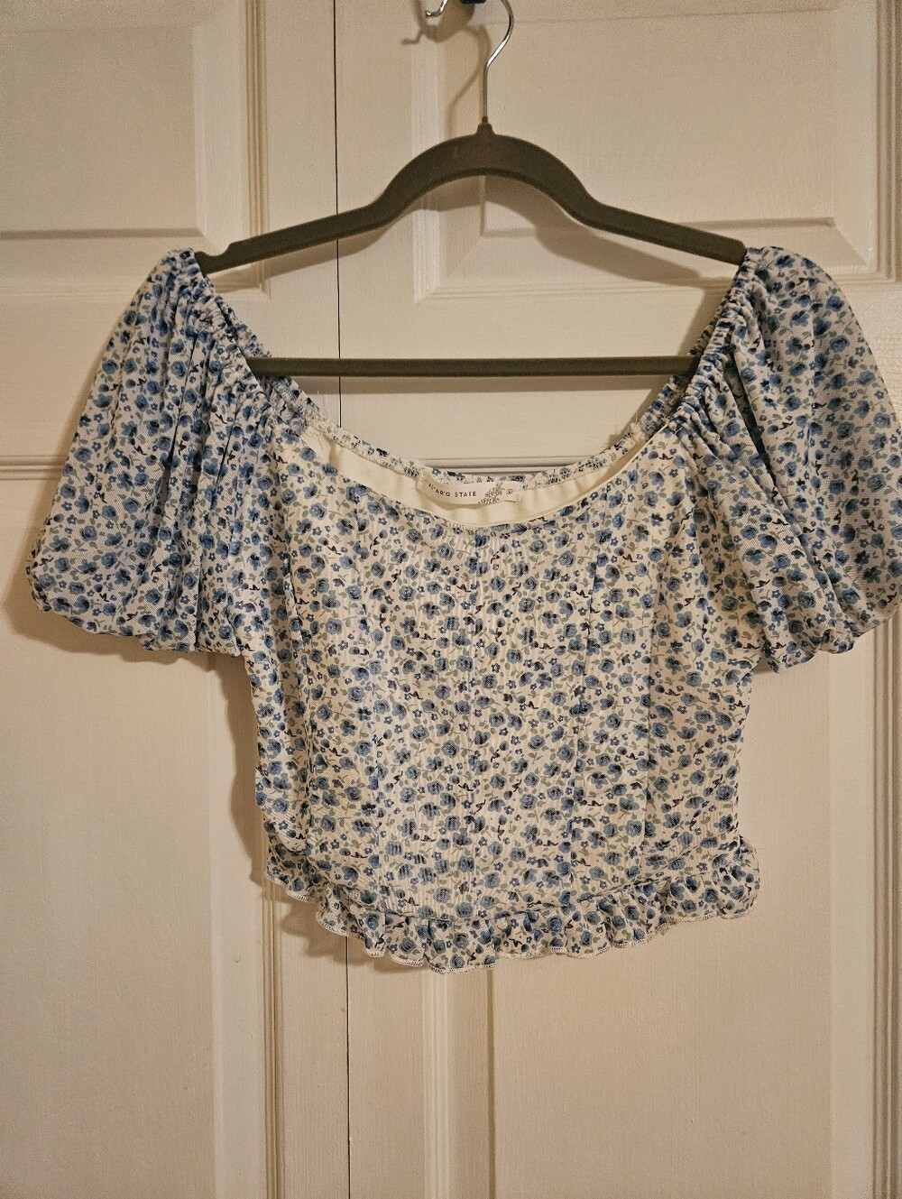 Altar'd State White and Blue Floral Off-Shoulder Crop Top. Size Small